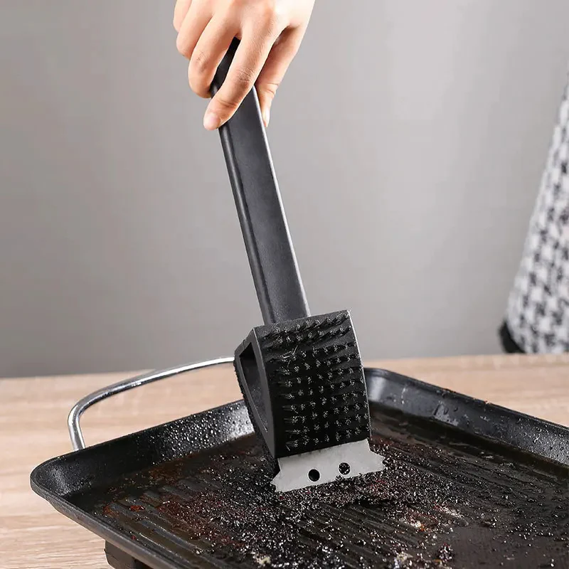 3 in 1 Barbecue Grill Brush with Scraper and Sponge - Image 2