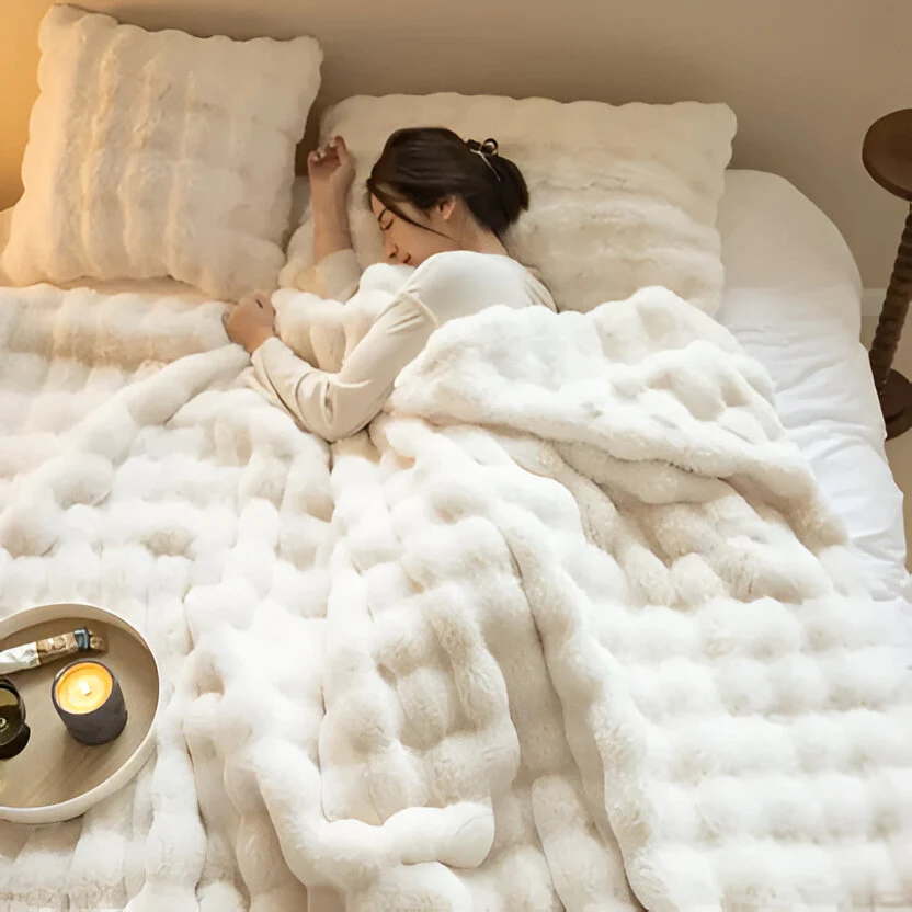 All-Season Blanket with Elegant Design - Image 9