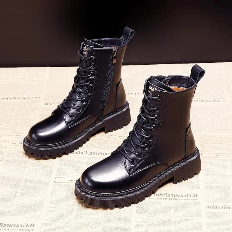 Stylish and durable black leather winter boots - Image 4