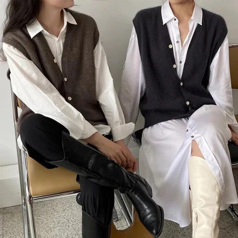Casual knitted waistcoat with button placket - Image 5