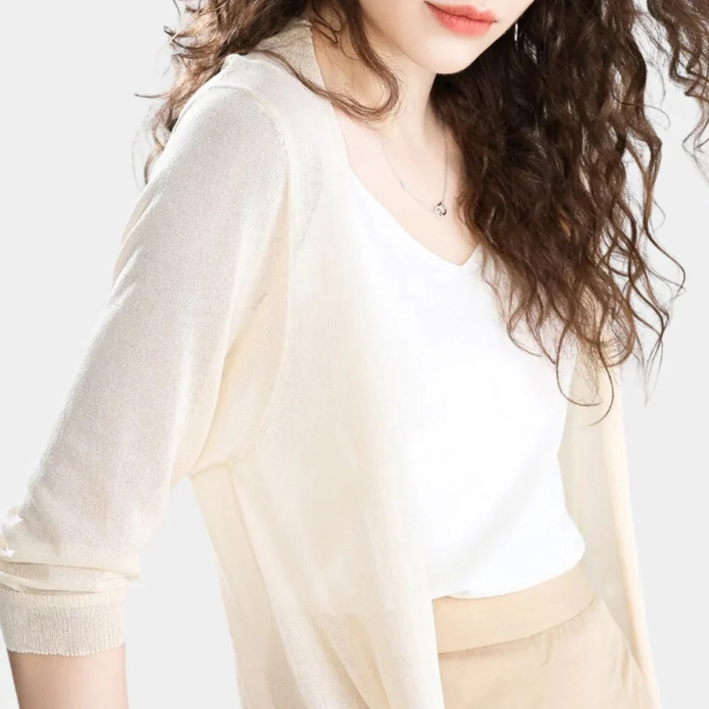 Elegant and Lightweight Women's Vest - Image 2