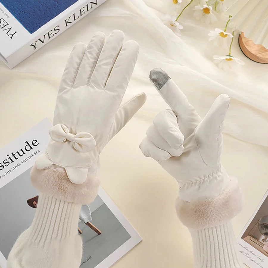 Elegant Touchscreen Winter Gloves for Women - Image 4