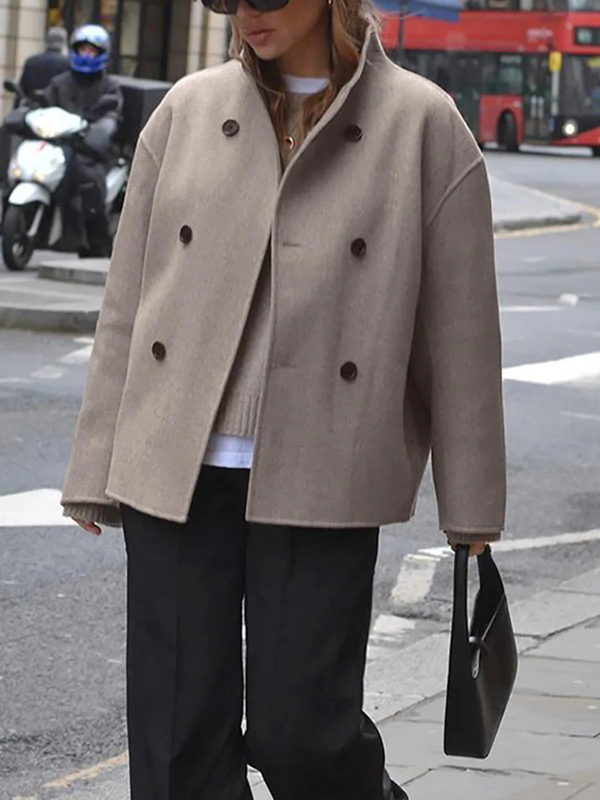 Trendy, loose-fitting jacket with button closure for women - Image 6