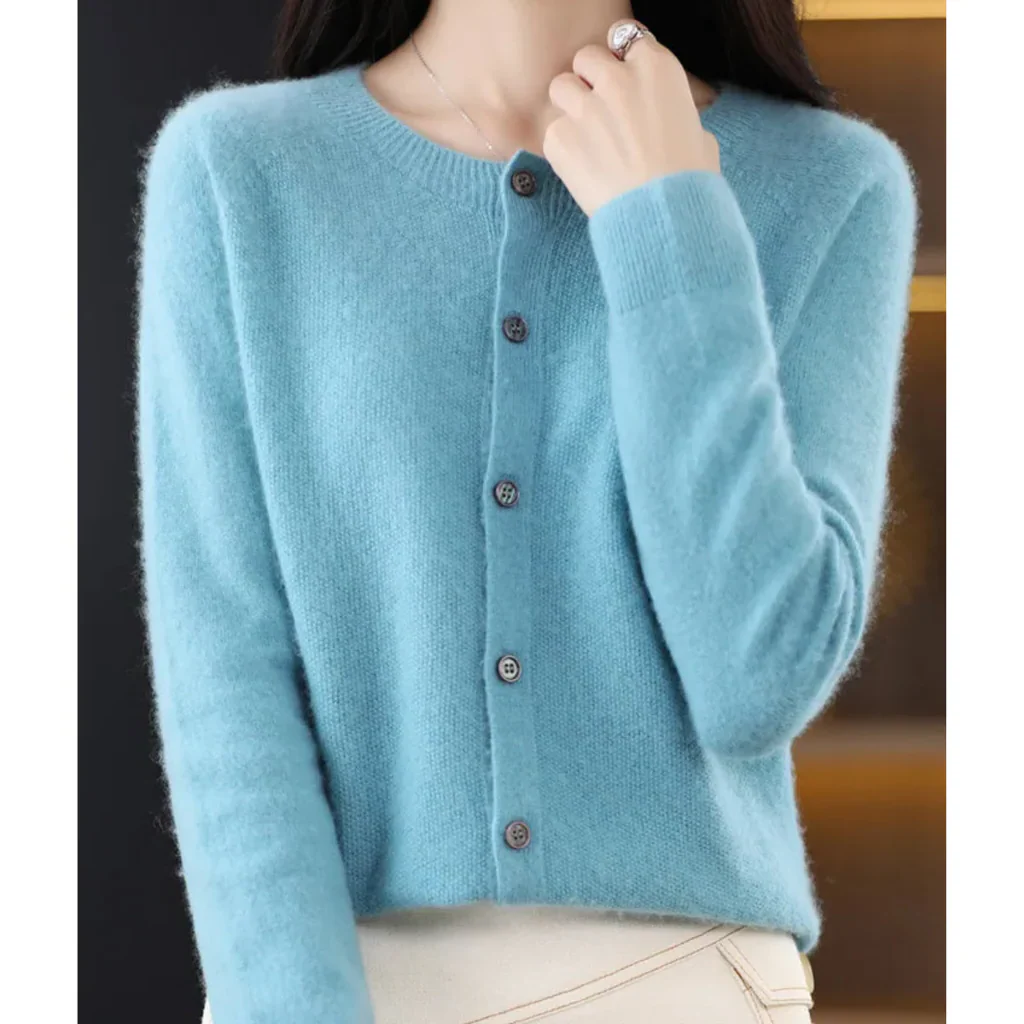 Women's round neck cardigan sweater - Image 4